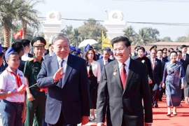 越共中央总书记苏林和老挝人革党中央总书记、国家主席通伦·西苏里。图自越通社