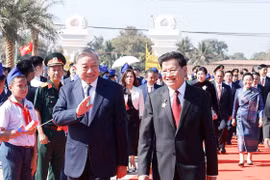 越共中央总书记苏林和老挝人革党中央总书记、国家主席通伦·西苏里。图自越通社