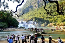 板约（越南）— 德天（中国）瀑布景区——搭建越中友谊的桥梁
