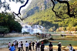 板约（越南）— 德天（中国）瀑布景区——搭建越中友谊的桥梁