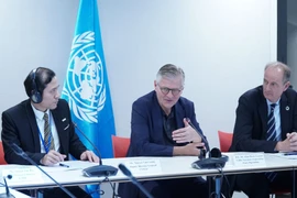 联合国负责维和事务的副秘书长让-皮埃尔·拉克鲁瓦会见了越南媒体记者。图自越通社