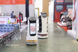 服务2026年春季博览会的机器人。图自越通社