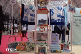 越南纺织品及时尚配饰产品展位。图自越通社