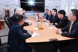工贸部部长阮鸿延与耐克领导人举行工作会谈。图自越通社