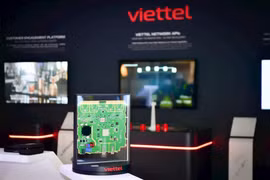 Viettel 集团与自然科学大学合作培训半导体芯片制造工程师。图自Viettel