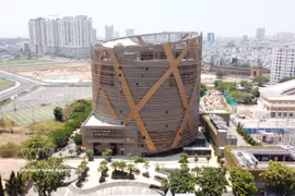 投资总额达近1.395万亿越盾的富寿多功能马戏与表演剧场正式投入运营将有助于胡志明市在新纪元中释放资源，为文化产业注入“助推剂”。图自越通社