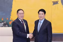 越南国家主席梁强会见ABAC 2025主席、韩国晓星集团副董事长赵贤相。图自越通社
