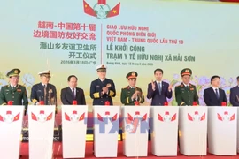 植友谊之树，结邻里之亲：越中第十次边防交流增进民心相通