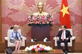 越南国会主席陈青敏会见澳大利亚驻越南大使吉莉安·伯德。图自越通社