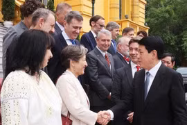 梁强主席会见欧盟及成员国驻越大使。图自越通社