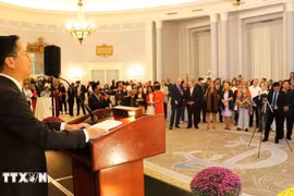 越南驻加拿大大使范荣光在越南国庆79周年纪念典礼上发表讲话。图自越通社