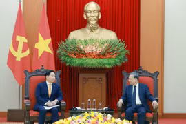 苏林总书记会见韩国SK集团会长崔泰源