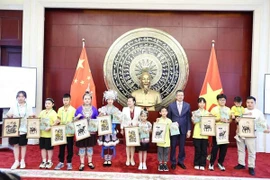 越南驻华大使与中国“小记者”交流，促进两国青少年友谊