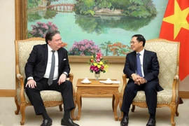越南政府副总理裴青山会见美国驻越南大使马克·纳珀。图自越通社