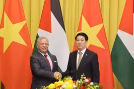国家主席梁强与约旦国王侯赛因举行会谈