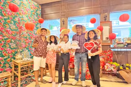 游客体验河内升龙歌剧院酒店的促销活动。图自hanoimoi.com.vn