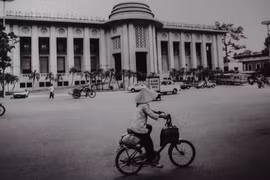 摄影师安迪·苏罗门与黎碧黑白照片中河内的“难忘岁月”