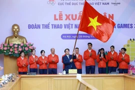 范明政总理出席越南体育代表团参加第33届东南亚运动会的出征仪式