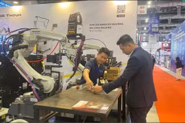 胡志明市辅助工业展览会。图自越通社