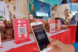 无现金支付--时代消费趋势。图自越通社