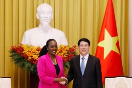 梁强会见肯尼亚国防部长索伊潘·图亚。图自越通社