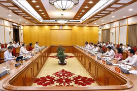 9月4日，越共中央政治局第三、第四工作组在河内分别与莱州、河静和芹苴各省（市）委常委会举行工作会议，就提交各省市2025-2030年任期党代会的文件和人事方案提出意见。图自越通社