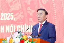 越共中央书记处常务书记陈锦秀发表讲话。图自越通社