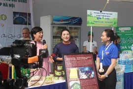 推动传统手工艺村向数字化转型，实现产业焕新升级