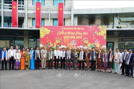 柬埔寨班迭棉吉省代表团访问永隆省并拜年。图自越通社