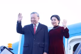 越共中央总书记苏林与越南高级代表团开始对英国进行正式访问