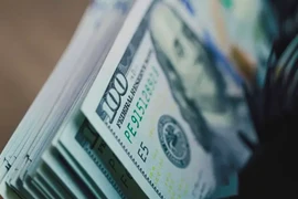 8月15日上午，越南国内各家商业银行美元和人民币价格回落。图自互联网