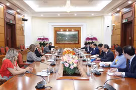 潘廷镯同志接见墨西哥工党高级代表团。图自越通社
