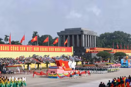 纪念八月革命胜利暨越南社会主义共和国国庆80周年庆典的海外越南人方阵。图自越通社