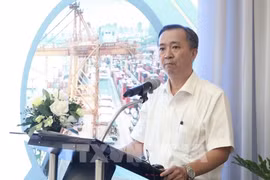 胡志明市发展研究院融入国际中心副主任黄明宇发表讲话。图自越通社