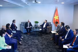 政府总理范明政会见南非各组织和企业代表