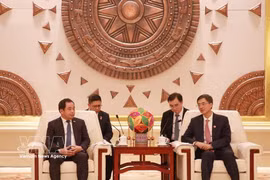 河内市委书记陈德胜会见中国广西壮族自治区党委书记陈刚。图自越通社