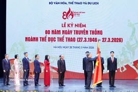 苏林总书记向文化体育与旅游部越南体育局颁发了一等劳动勋章。图自越通社