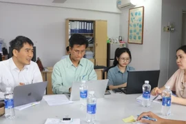 检查胡志明市打击 IUU 捕捞工作。图自sggp.org.vn