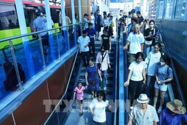 国庆阅兵和群众游行合演高峰期，河内两条城铁客运量创历史新高。图自越通社
