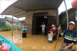 顺化暴雨致逾5.46万栋房屋受淹。图自越通社