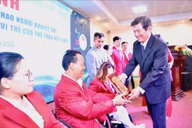 表彰为国家体育事业争光的残疾运动员。图自越通社