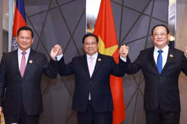 越南政府总理范明政、柬埔寨王国首相洪玛奈和老挝人民民主共和国总理宋赛·西潘敦。图自越通社