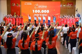 5月30日，2025年“红色之旅” 无偿献血活动开幕式在越南中央血液学与输血医学院举行。图自越通社