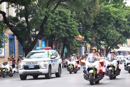 河内市公安机关推出交通分流疏导方案 保障《我自豪我是越南人》政论性文艺演出顺利举行。图自越通社