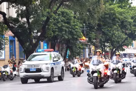 河内市公安机关推出交通分流疏导方案 保障《我自豪我是越南人》政论性文艺演出顺利举行。图自越通社