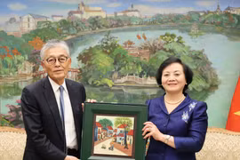 越南政府副总理范氏清茶与日本Erex集团董事长兼总经理本名均。图自VGP