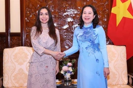 国家副主席武氏映春会见盖达尔·阿利耶夫基金会副主席莱拉·阿利耶娃。图自越通社
