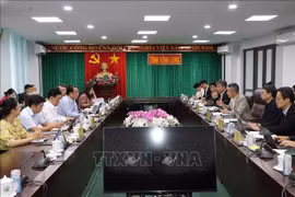 9月12日下午，永隆省人民委员会与日本WAGO株式会社和海防投资贸易建设一人有限责任公司就农产品进口、农作物种植技术转让、生物质发电等领域的合作举行会谈。图自越通社