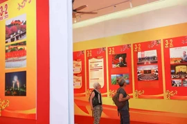 纪念越南共产党成立95周年图片展。图自越通社