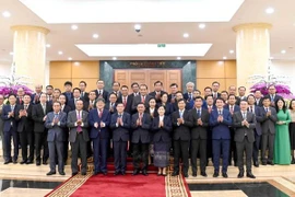 越共中央书记处常务书记陈锦秀会见老挝人民革命党高级代表团